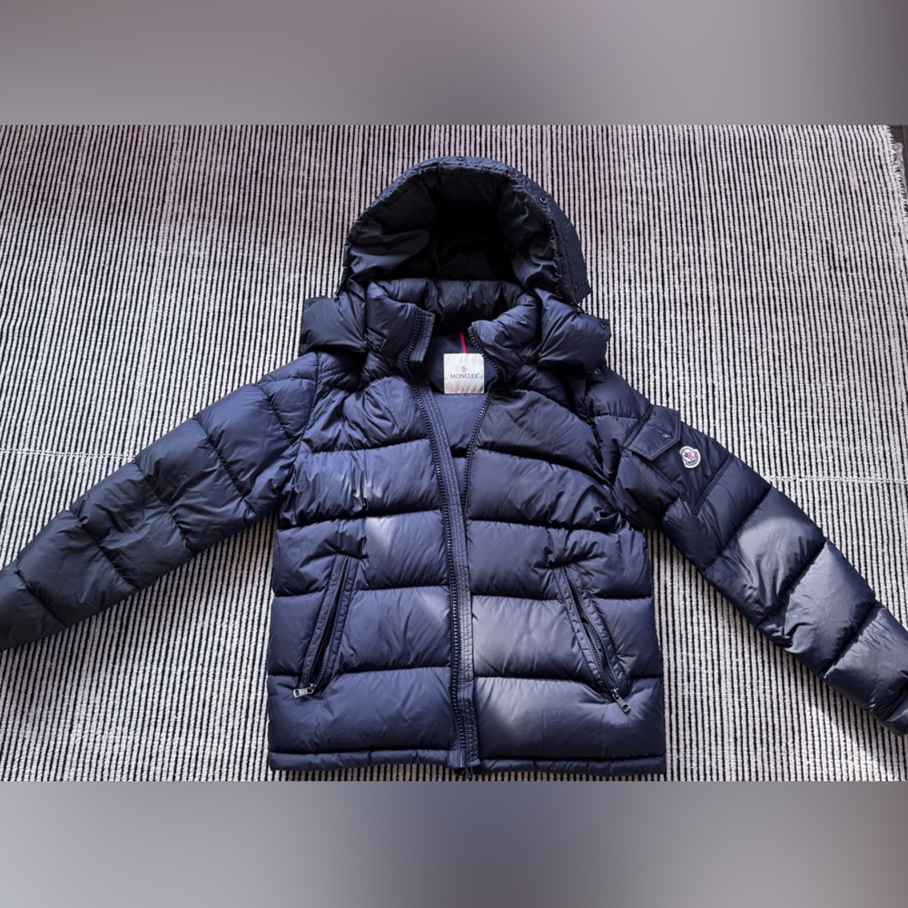 Moncler men’s hooded down jacket size L (3)